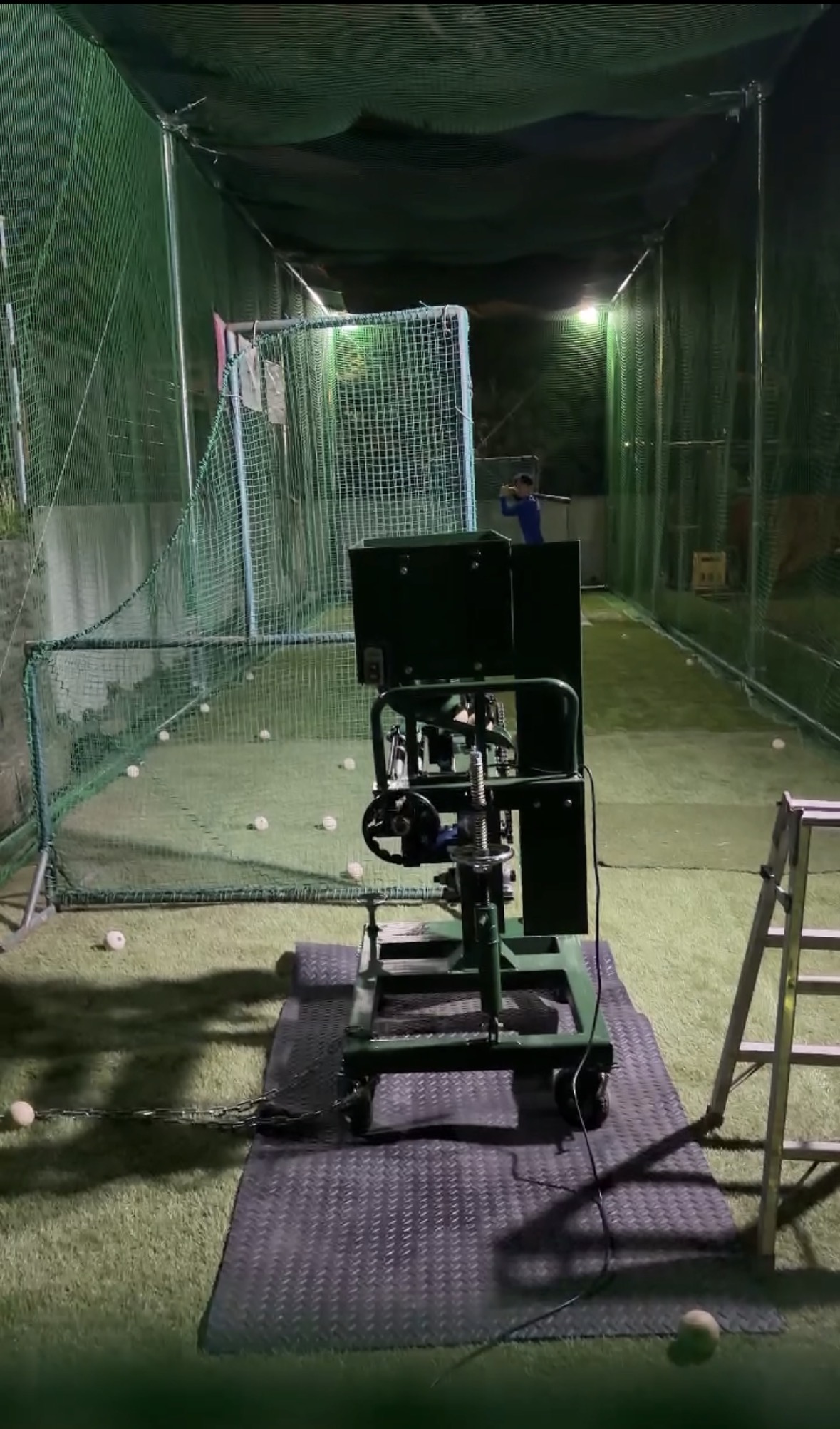 夜間も練習できるバッティング設備